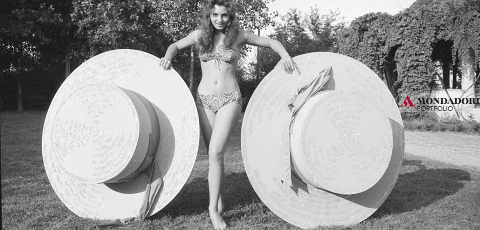 Rosanna Schiaffino with two giant hats