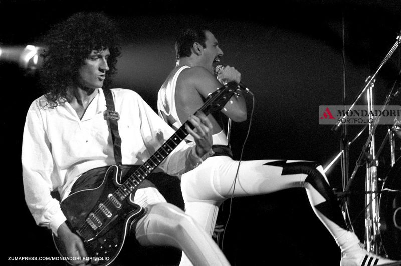 7 Settembre 1984 – Londra – Brian May e Freddie Mercury in un concerto del tour di “Works”, nello stadio di Wembley 