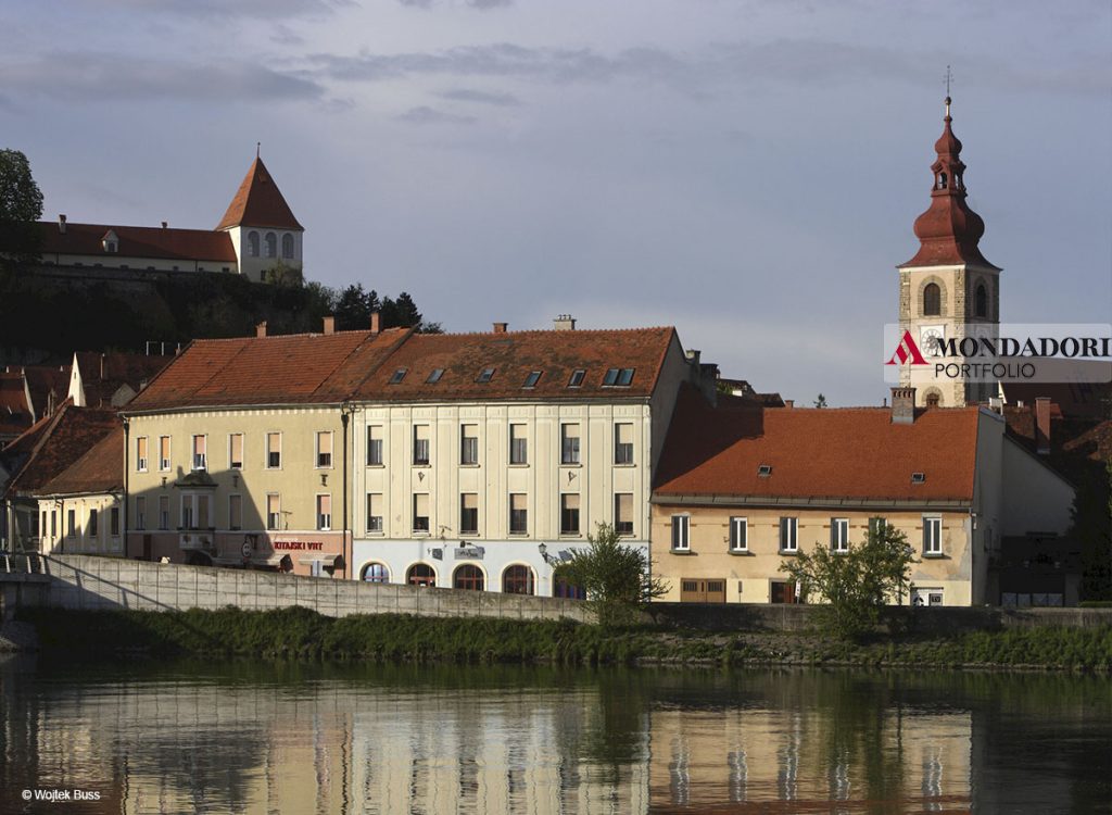 Ptuj, una delle undici città della Slovenia. Si trova nella regione di Oltremura, nella Slovenia nord-orientale, e conta quasi 24.000 abitanti.