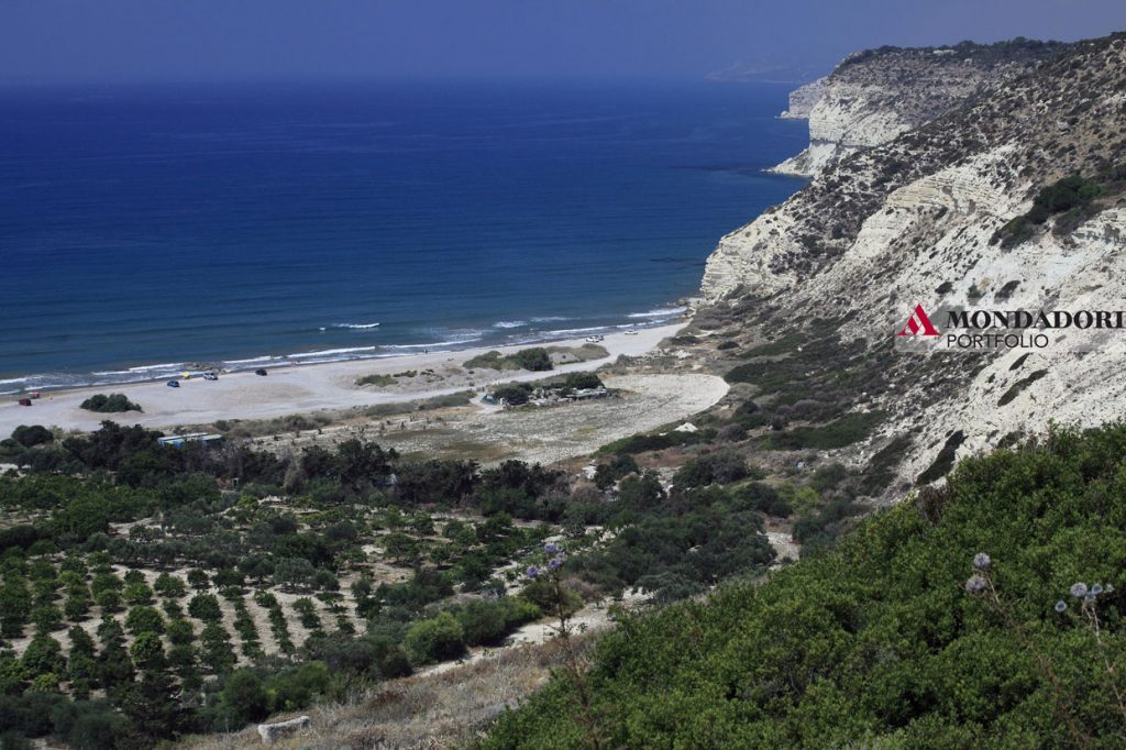 Mediterraneo - Falesie bianche e spiagge immacolate intorno al sito archeologico di Kourion, un'antica città fondata nel II secolo aC.