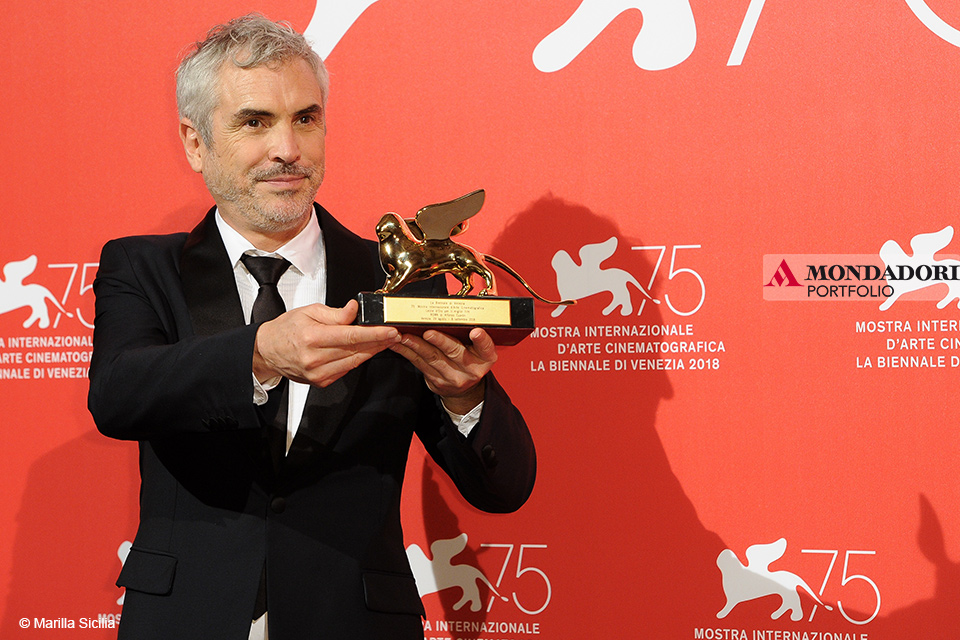 Alfonso Cuarón riceve il Leone d'Oro per il film "Roma"