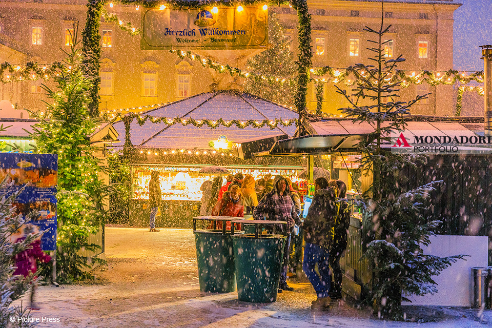 In Austria la magia del Natale inizia molto presto. I mercatini di Natale aprono infatti già dalla seconda metà di novembre. 