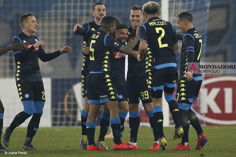 Sport - I giocatori del Napoli festeggiano il gol durante la partita di andata contro il Zurigo, partita vinta dalla squadra partenopea per 3-1. 