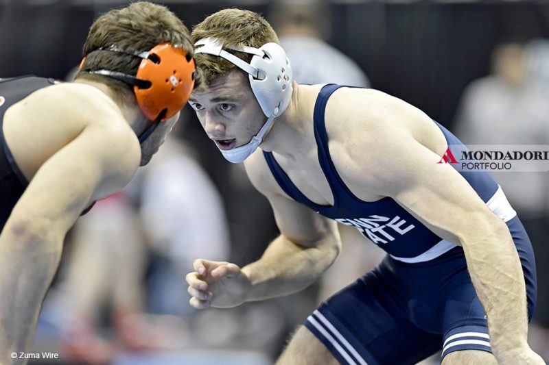 Dorothea Wierer - Brady Berge della Penn State, a destra, combatte contro Matthew Kolodzik di Princeton.