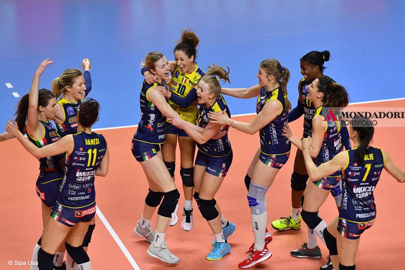 Le giocatrici della Imoco Volley Conegliano festeggiano dopo aver vinto il match dei quarti di finale della Champions League contro Eczacibasi Vitra Istanbul in Turchia, il 19 marzo 2019. Ad aprile giocheranno le semifinali.