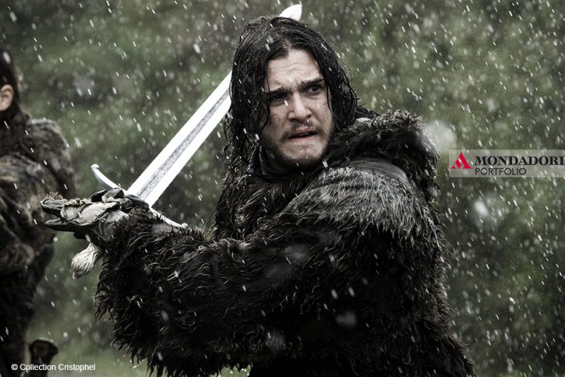 Jon Snow, interpretato da Kit Harington, è uno dei personaggi principali della serie e uno degli eredi al Trono di Spade