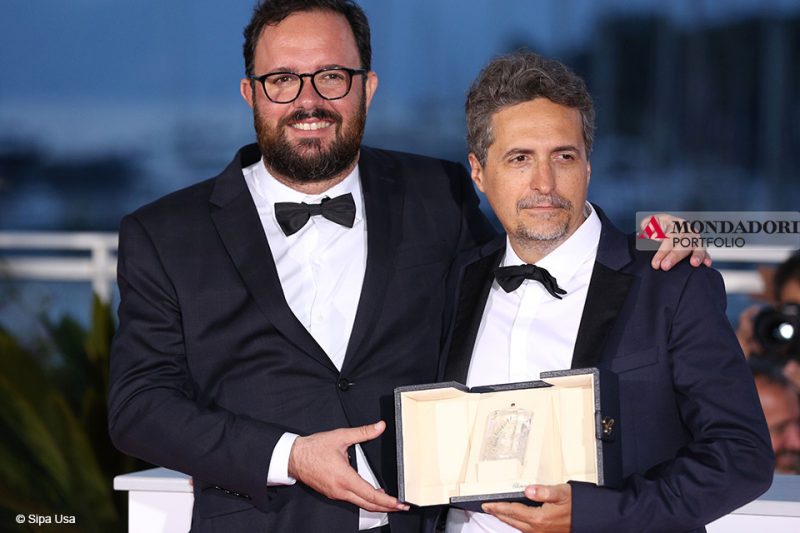 I registi Juliano Dornelles e Kleber Mendonca Filho, co-vincitori del premio della giuria per il film "Bacurau".